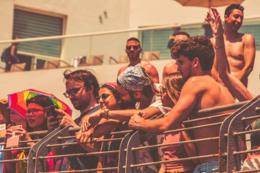 TEL AVIV, ISRAEL- 8 Haziran 2018: Tel Aviv 'de Gay Onur Yürüyüşü, İsrail.