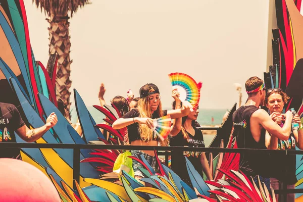 TEL AVIV, ISRAEL- 8 Haziran 2018: Tel Aviv 'de Gay Onur Yürüyüşü, İsrail
