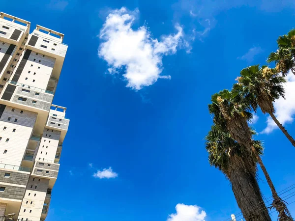 Rishon Le Zion, İsrail-18 Haziran 2018: yüksek konut bina Rishon Le Zion, İsrail.