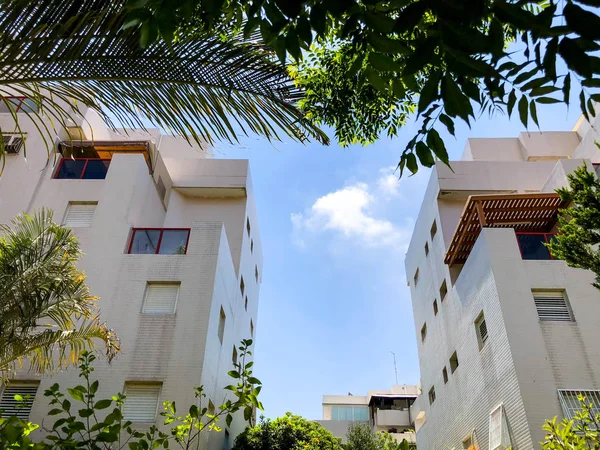 リション ル ザイオン、イスラエル-2018 年 6 月 18 日: リション ル ザイオン、イスラエルの高い住宅ビル. — ストック写真