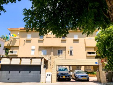 Rishon Le Zion, İsrail-18 Haziran 2018: özel modern evler sokaklarda Rishon Le Zion, İsrail