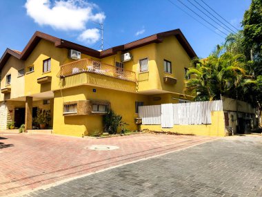 Rishon Le Zion, İsrail-18 Haziran 2018: özel modern evler sokaklarda Rishon Le Zion, İsrail