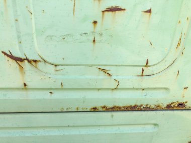 Arabadan bir paslı demir kapı ile arka plan. Atış kapatın