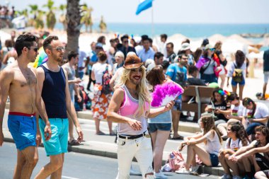 TEL AVIV, ISRAEL- 8 Haziran 2018: Tel Aviv 'de Gay Onur Yürüyüşü, İsrail.