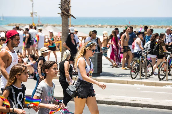 TEL AVIV, ISRAEL- 8 Haziran 2018: Tel Aviv 'de Gay Onur Yürüyüşü, İsrail.