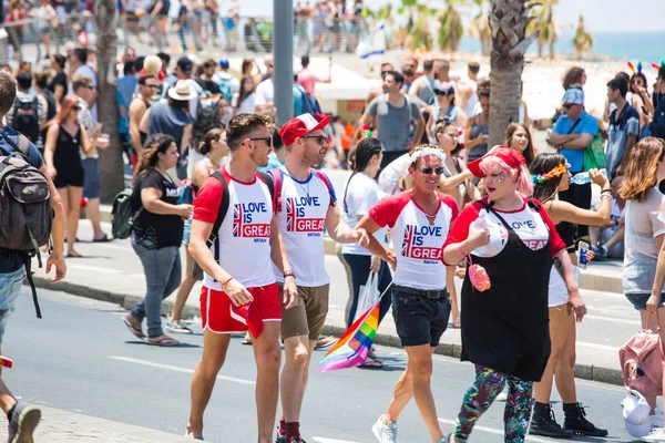 TEL AVIV, ISRAEL- 8 Haziran 2018: Tel Aviv 'de Gay Onur Yürüyüşü, İsrail.