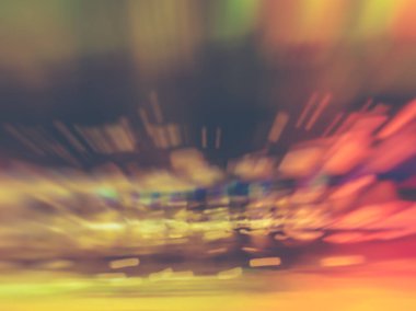 Soyut hareket bulanıklığı etkisi. Sokaklarda ışıkları. Arabadan görüntülemek