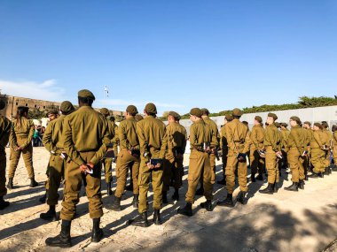 Latrun, İsrail - 13 Mart 2018: Latrun İsrail'in töreninde İsrail askerleri