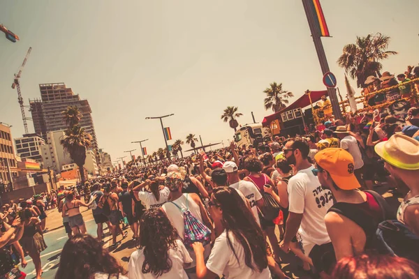 TEL AVIV, ISRAEL- 8 Haziran 2018: Tel Aviv 'de Gay Onur Yürüyüşü, İsrail.
