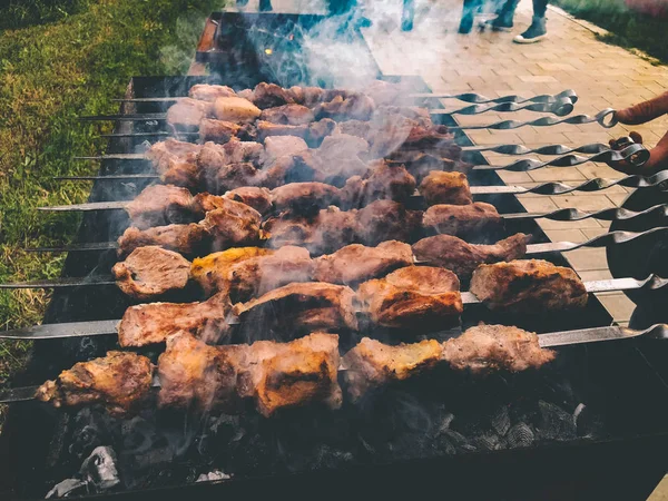 Mcvadi Šašlik Příprava Barbecue Gril Dřevěné Uhlí Pečené Maso Skládané — Stock fotografie