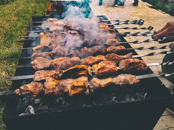 Mcvadi - shashlik preparing on a barbecue grill over charcoal. Roasted stacked meat traditional cuisine in Georgia — Stock Photo, Image