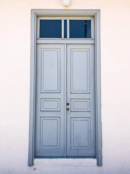 Puertas de casas modernas privadas en las calles de Rishon Le Zion, Israel — Foto de Stock