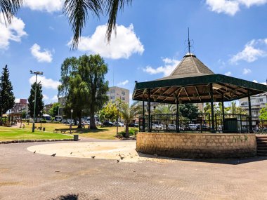  Rishon Le Zion, İsrail - 18 Haziran 2018: Rishon Le Zion, İsrail central Park'ta görünümünü