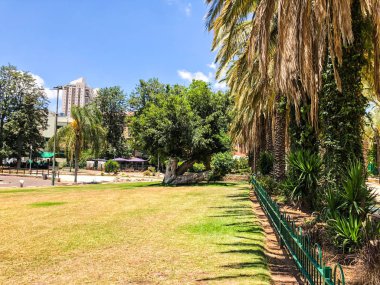  Rishon Le Zion, İsrail - 18 Haziran 2018: Rishon Le Zion, İsrail central Park'ta görünümünü