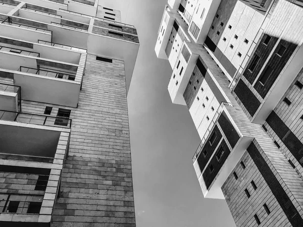 RISHON LE ZION, ISRAEL-JUNE 18, 2018: High residential building in Rishon Le Zion, Israel — стоковое фото