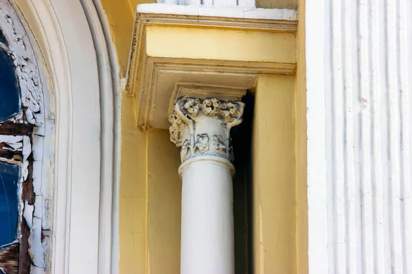 格鲁吉亚第比利斯老城区新艺术装潢的细节. — 图库照片