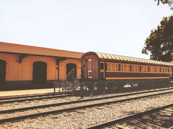 A sínek és a kocsi, a régi vasútállomás, Tel Aviv, Izrael-áttekintés — Stock Fotó