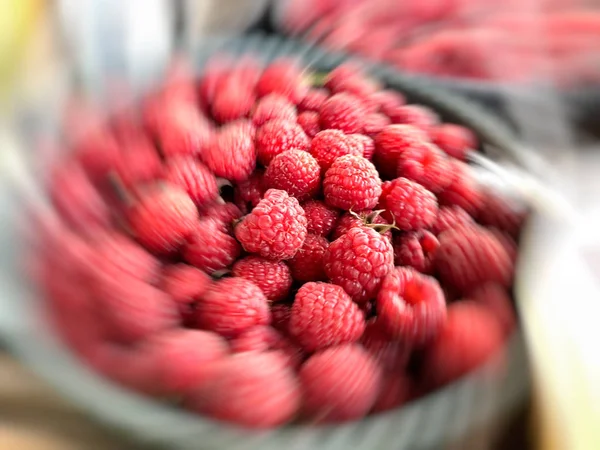Motion effect  fresh and sweet ripe garden raspberries. Fruit, vitamins.  Summer healthy food — Stock Photo, Image