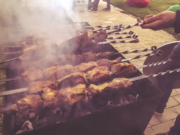 Mcvadi - shashlik preparing on a barbecue grill over charcoal. Roasted stacked meat traditional cuisine in Georgia — Stock Photo, Image