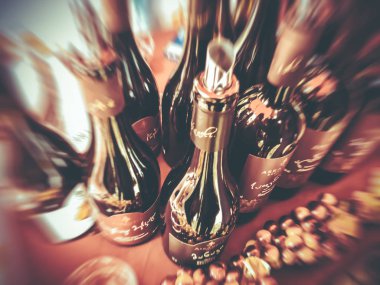 Tiflis, Gürcistan - 12 Mayıs 2018: Gürcüce Festivali şarap ve şarap füniküler Tiflis, Gürcistan'daki üzerinde Mtatsminda Park yapımı