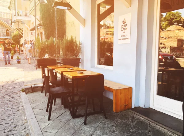 Shardeni 거리 올드 타운 트빌리시, 조지아의 트빌리시, 조지아-2018 년 7 월 10 일: 야외 카페. — 스톡 사진