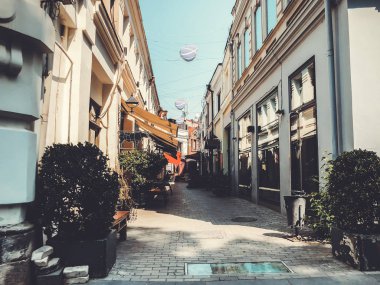 Tbilisi, Gürcistan - 10 Temmuz 2018: Tbilisi eski kesiminde bir yaya caddesi Shardeni sokak olduğunu.