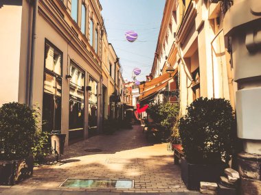 Tbilisi, Gürcistan - 10 Temmuz 2018: Tbilisi eski kesiminde bir yaya caddesi Shardeni sokak olduğunu.