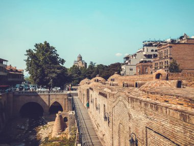 TBILISI, GEORGIA - 10 Temmuz 2018: Tiflis, Gürcistan 'ın Abanotubani ilçesinde sülfür hamamı