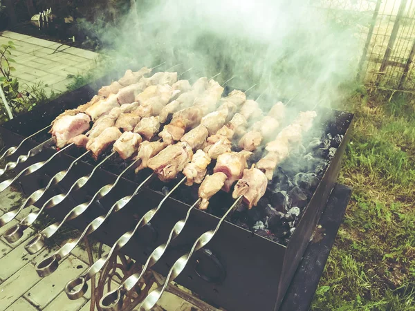 Mcvadi - shashlik preparing on a barbecue grill over charcoal. Roasted stacked meat traditional cuisine in Georgia — Stock Photo, Image