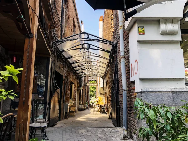 TBILISI, GEORGIA - July 10, 2018: Shardeni street is a pedestrian street in the old part of Tbilisi. — Stock Photo, Image