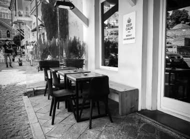 Tiflis, Gürcistan - 10 Temmuz 2018: Shardeni Street Old Town Tiflis, Gürcistan'ın açık hava kafeleri.