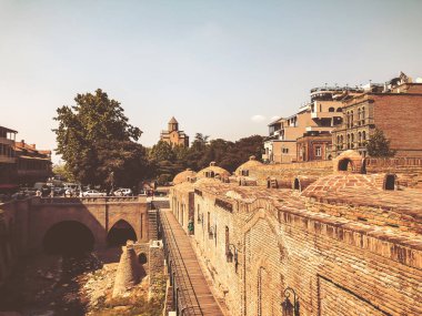 TBILISI, GEORGIA - 10 Temmuz 2018: Tiflis, Gürcistan 'ın Abanotubani ilçesinde sülfür hamamı
