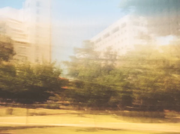 Abstraktní motion blur efekt. Město za slunečného dne — Stock fotografie