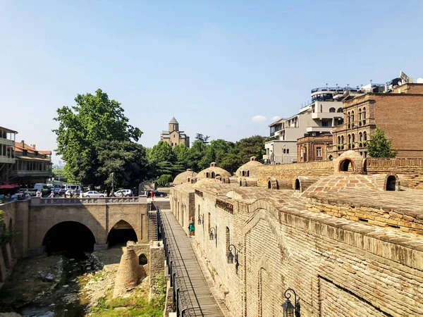 TBILISI, GEORGIA - 10 Temmuz 2018: Tiflis, Gürcistan 'ın Abanotubani ilçesinde sülfür hamamı