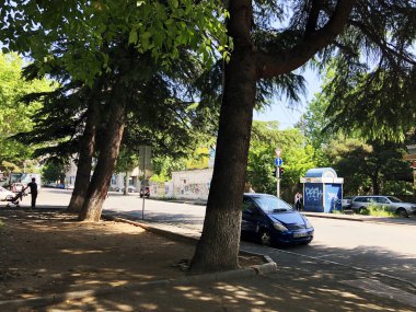 Tbilisi, Georgia-May 17, 2018: Tiflis, Gürcistan banliyösünde sokakta
