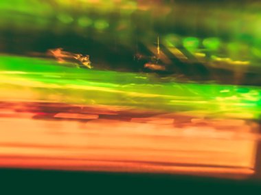 Soyut hareket bulanıklığı etkisi. Sokaklarda ışıkları. Arabadan görüntülemek