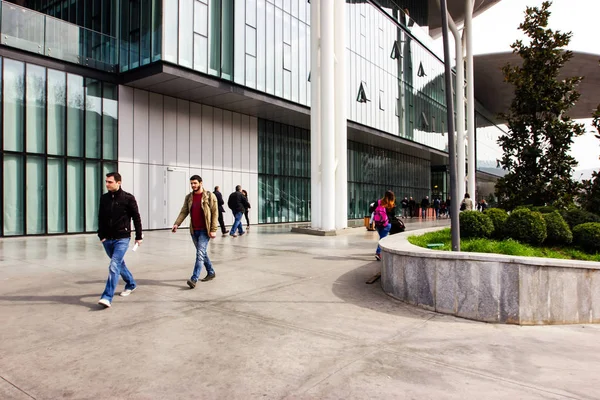 Tiflis, Gürcistan - 11 Mart 2016: Tiflis, Gürcistan'ın yeni ev adalet binanın cephe görünümünü