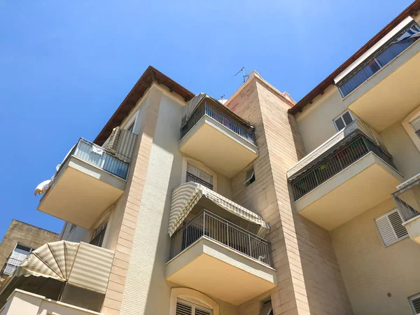 Rishon Le Zion, İsrail - 18 Haziran 2018: Yüksek konut binası Rishon Le Zion, İsrail.