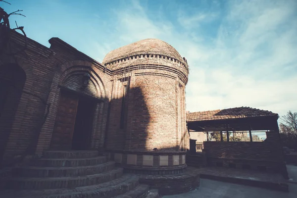 Abanotubani distrito con en el casco antiguo de Tiflis Georgia — Foto de Stock