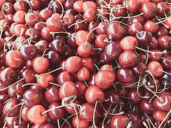 Giardino maturo ciliegia rossa. Frutta, vitamine. Estate cibo sano — Foto Stock