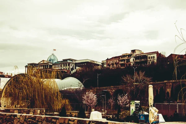 TBILISI, GEORGIA - 11 DE MARZO DE 2016: Vista de la ciudad de Tiflis, la capital de Georgia —  Fotos de Stock