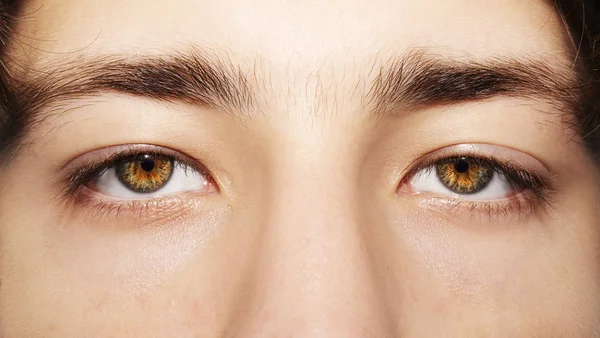 A beautiful insightful look man's eye. Close up shot. — Stock Photo, Image