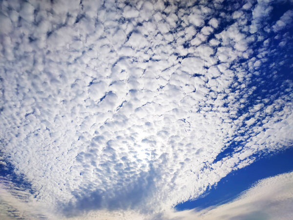 Голубое небо с облаками. Небо с облаками.