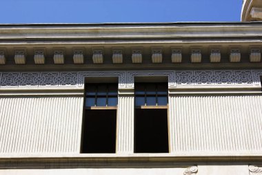 Yaz günlerinde eski Tiflis mimarisi, penceresi ve dış dekoru