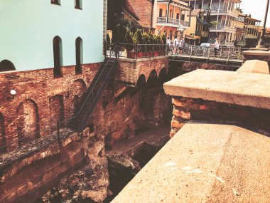 TBILISI, GEORGIA - 10 Temmuz 2018: Tiflis, Gürcistan 'ın Abanotubani ilçesinde sülfür hamamı.