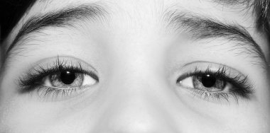 Bir güzel anlayışlı görünüm çocuğun göz. Atış kapatın.