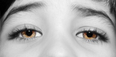 Bir güzel anlayışlı görünüm çocuğun göz. Atış kapatın.