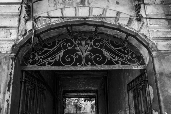 Old Tbilisi architecture,The entrance door — Stock Photo, Image