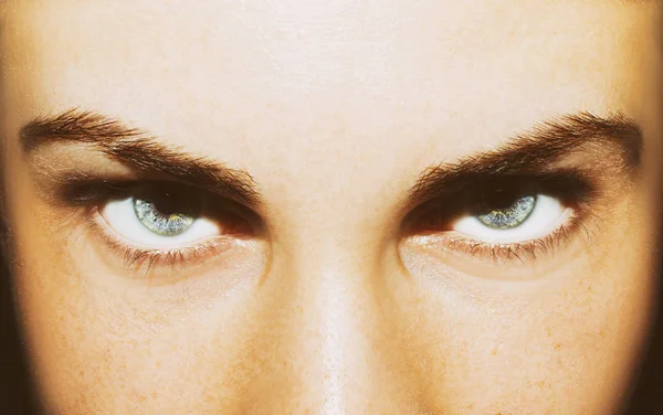 A beautiful insightful look girl's eye. Close up shot. — Stock Photo, Image