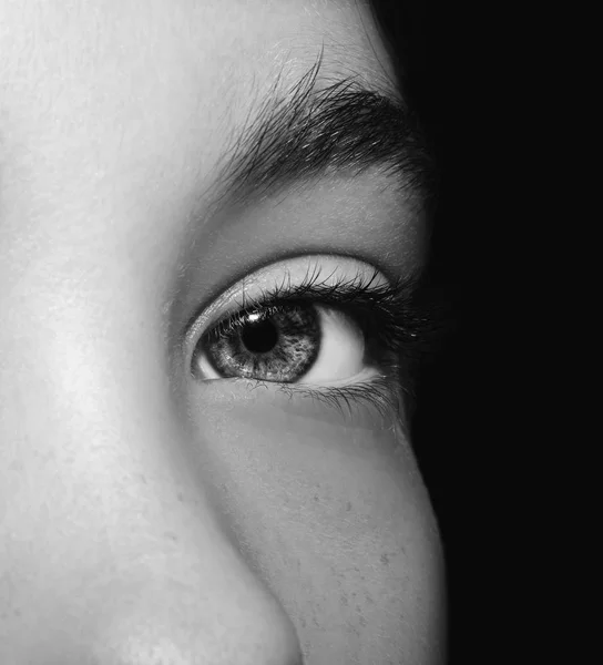 A beautiful insightful look girl's eye. Close up shot. — Stock Photo, Image